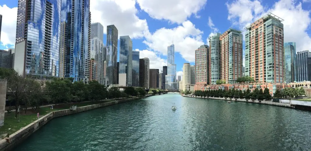 The Amtrak Illini goes to Chicago